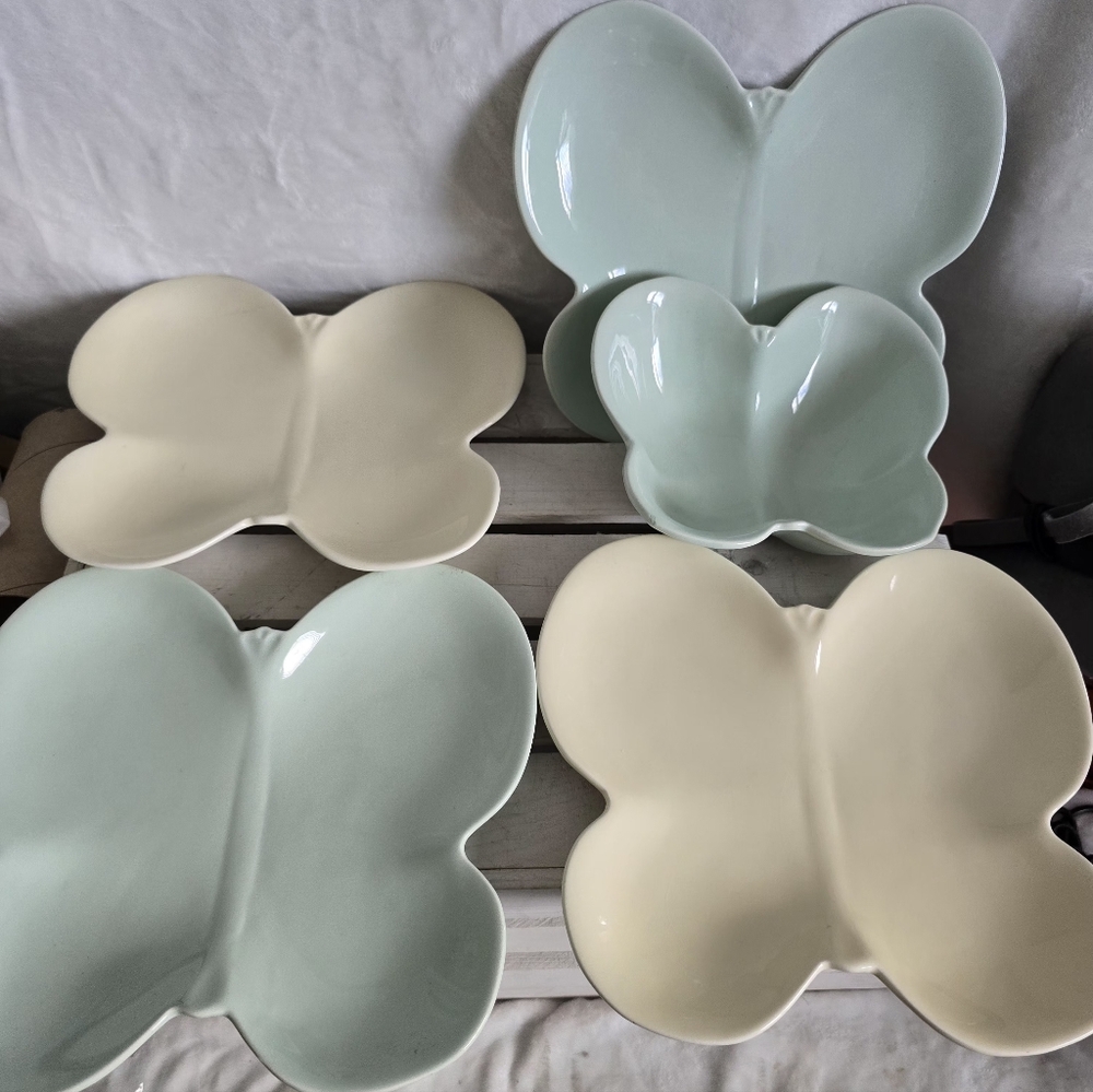 Omniware Butterfly plate set and 1 serving bowl 2 cream 3 light blue EUC